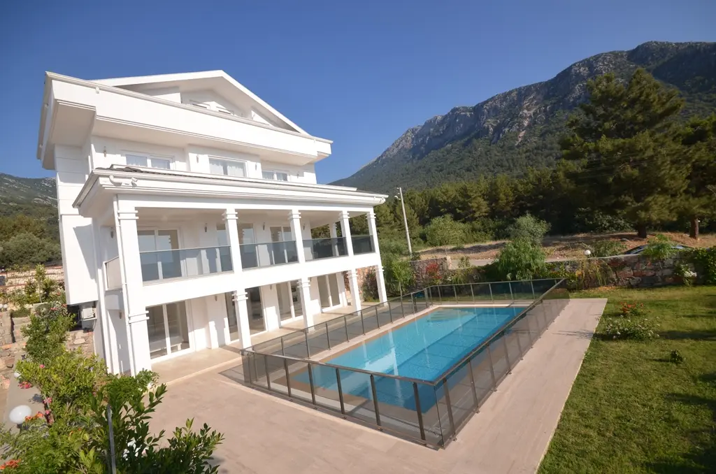 Real estate in Ovacik